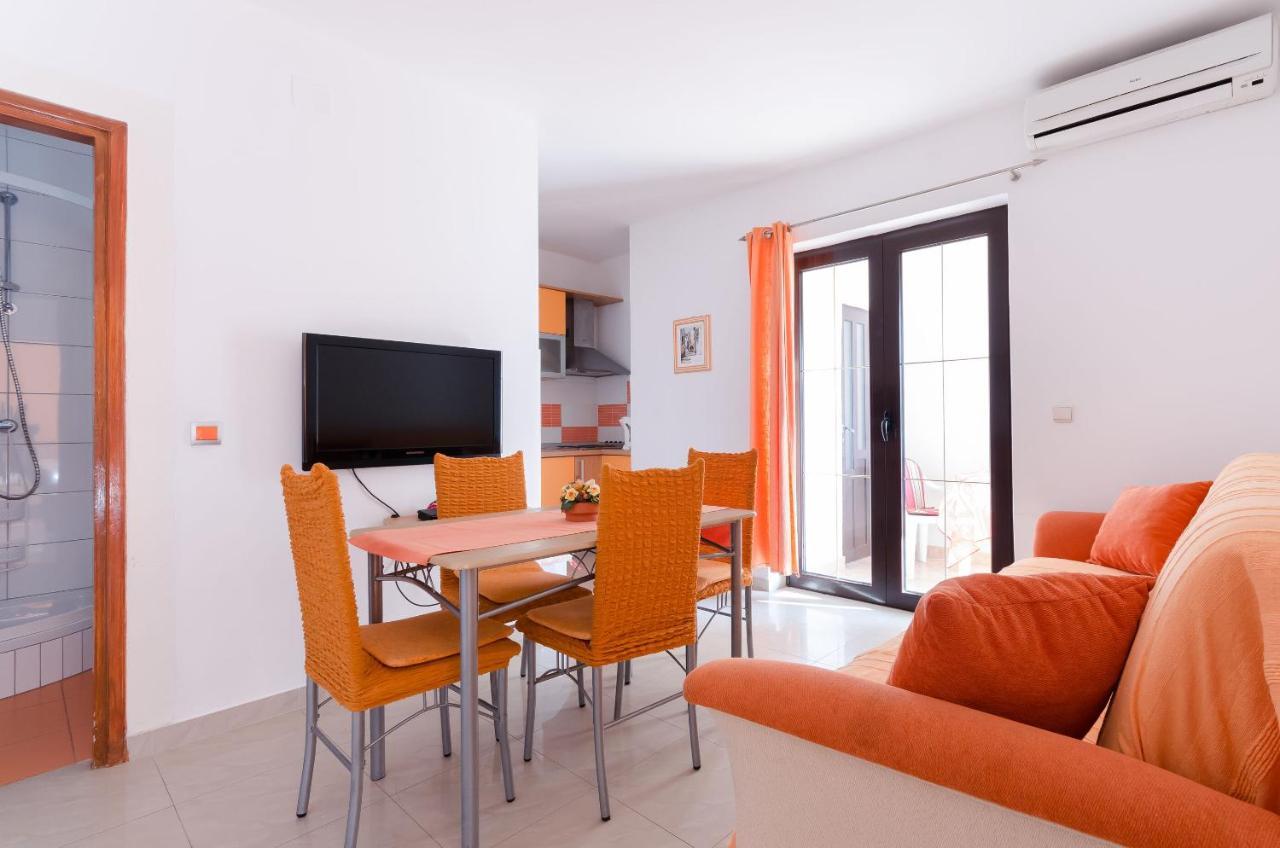 Apartments Helena Lopar Ngoại thất bức ảnh