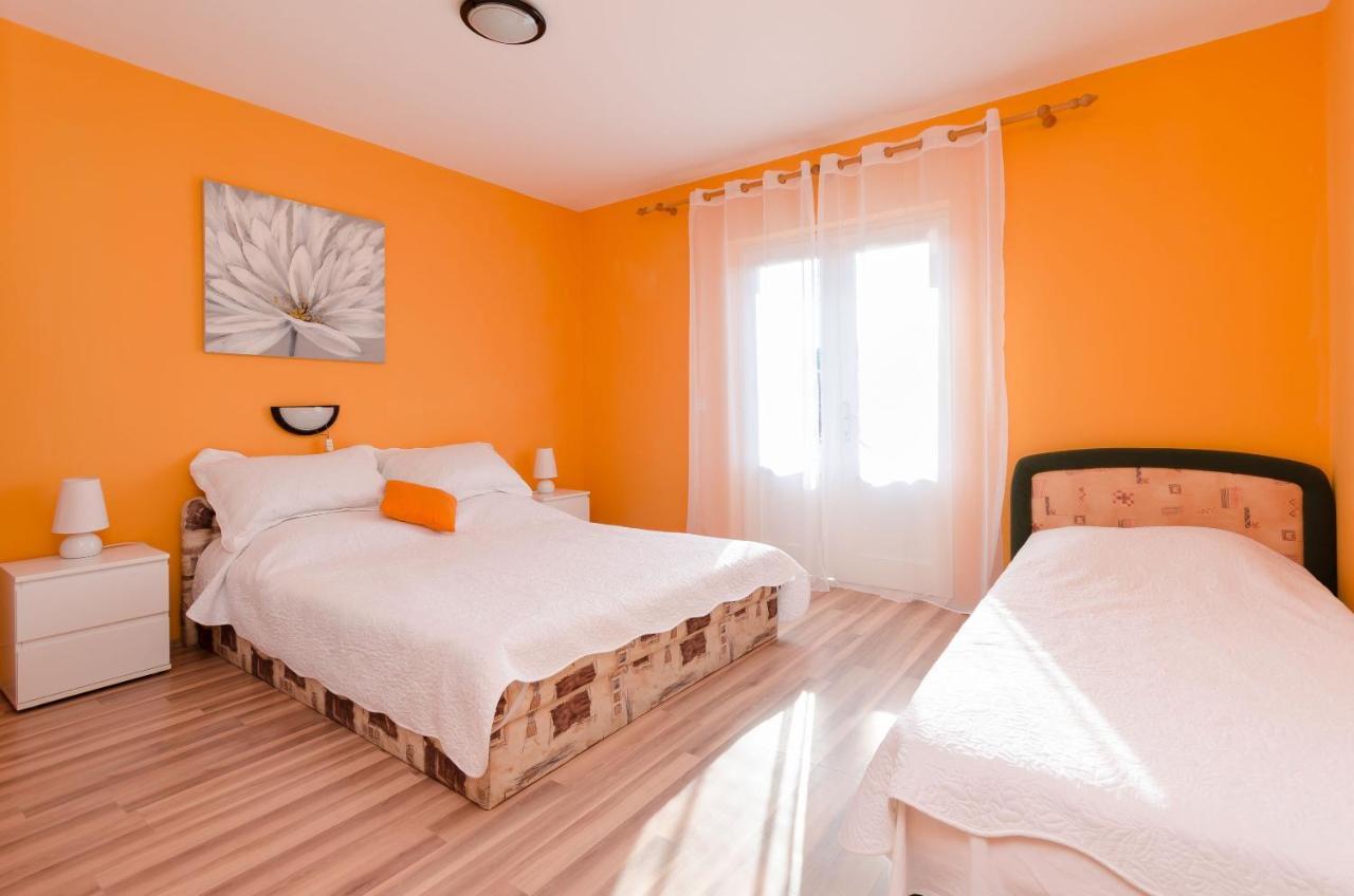 Apartments Helena Lopar Ngoại thất bức ảnh