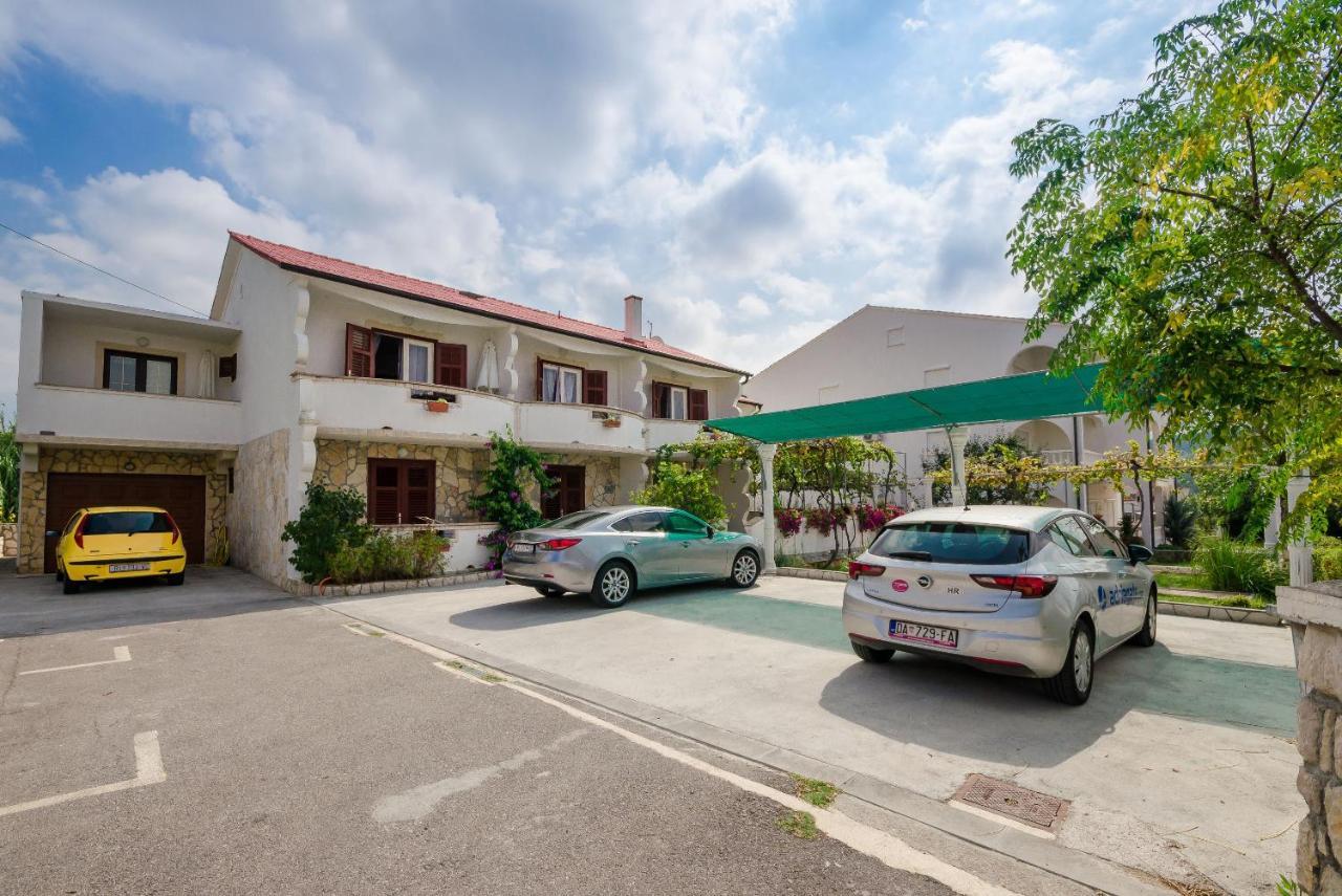 Apartments Helena Lopar Ngoại thất bức ảnh