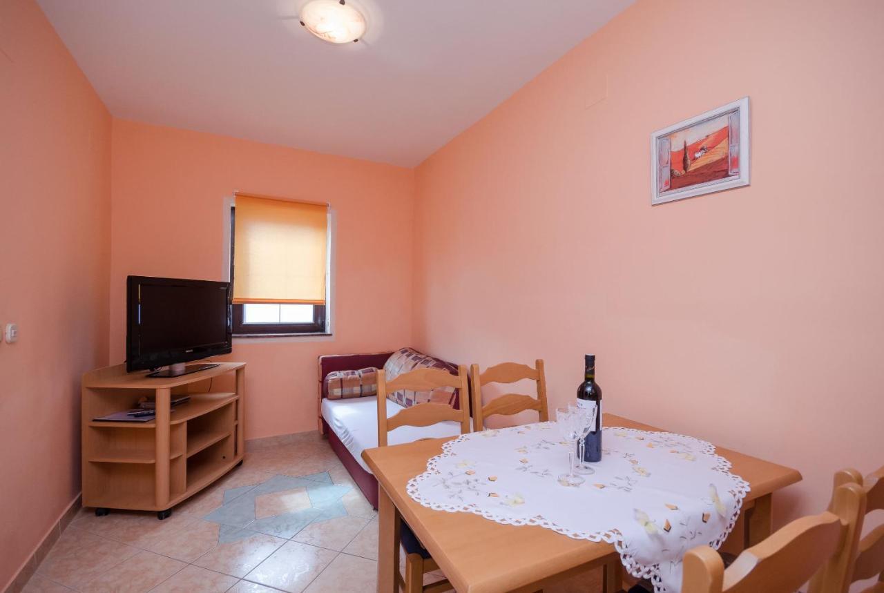 Apartments Helena Lopar Ngoại thất bức ảnh