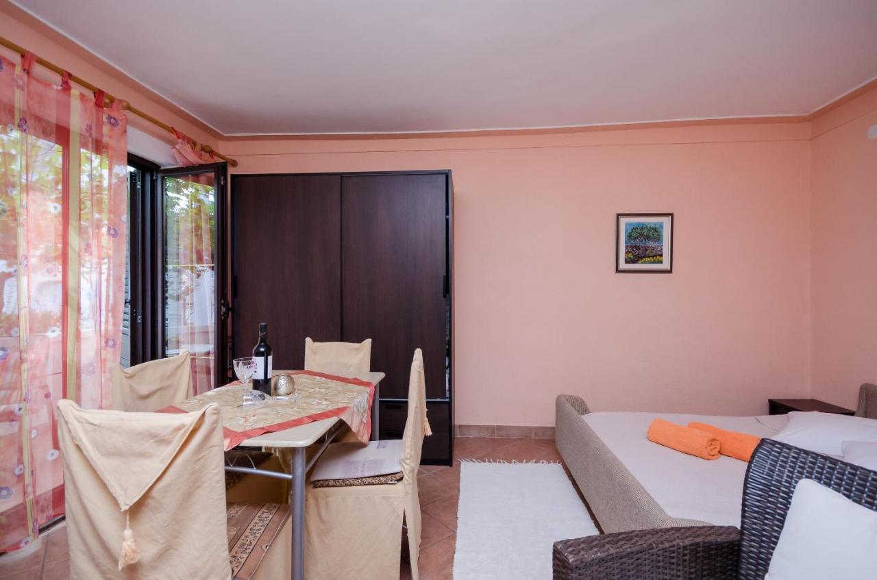 Apartments Helena Lopar Ngoại thất bức ảnh