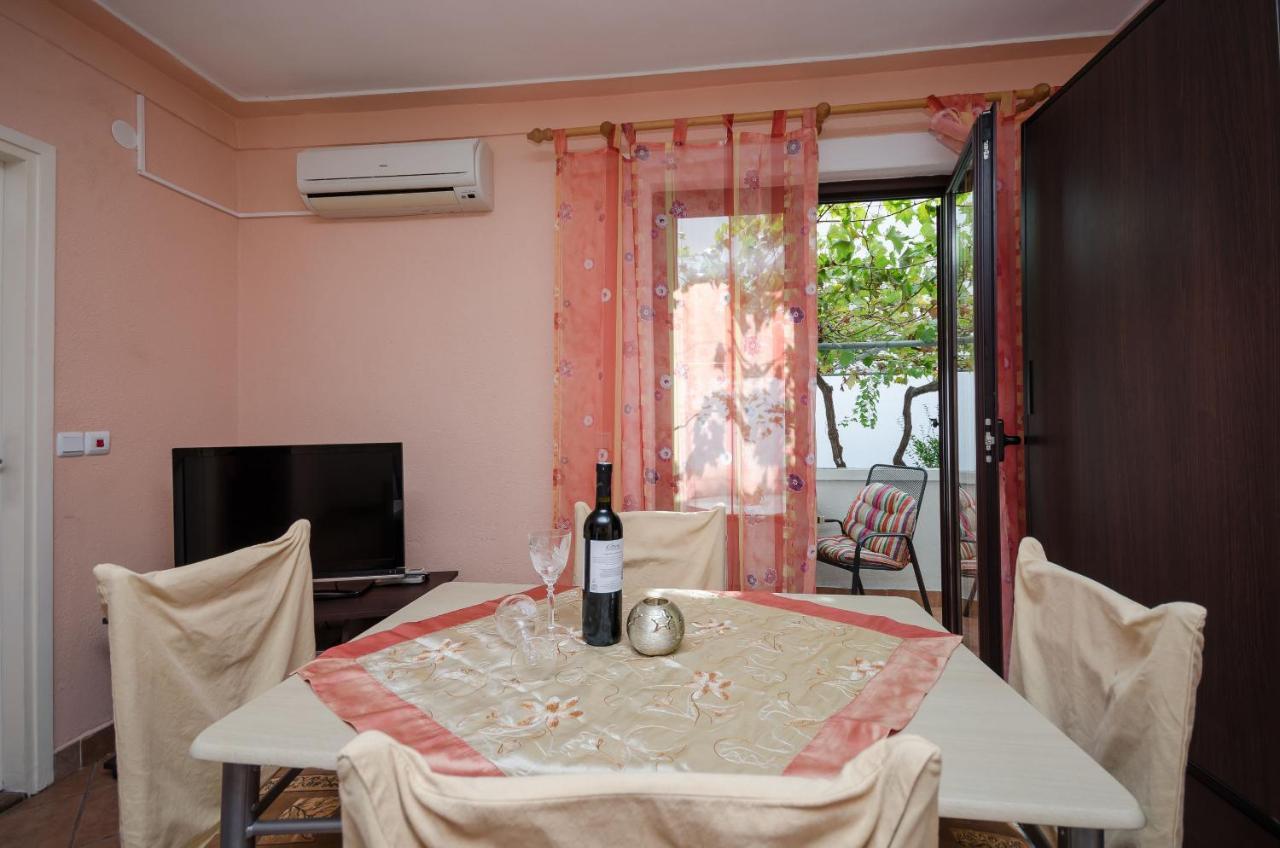 Apartments Helena Lopar Ngoại thất bức ảnh