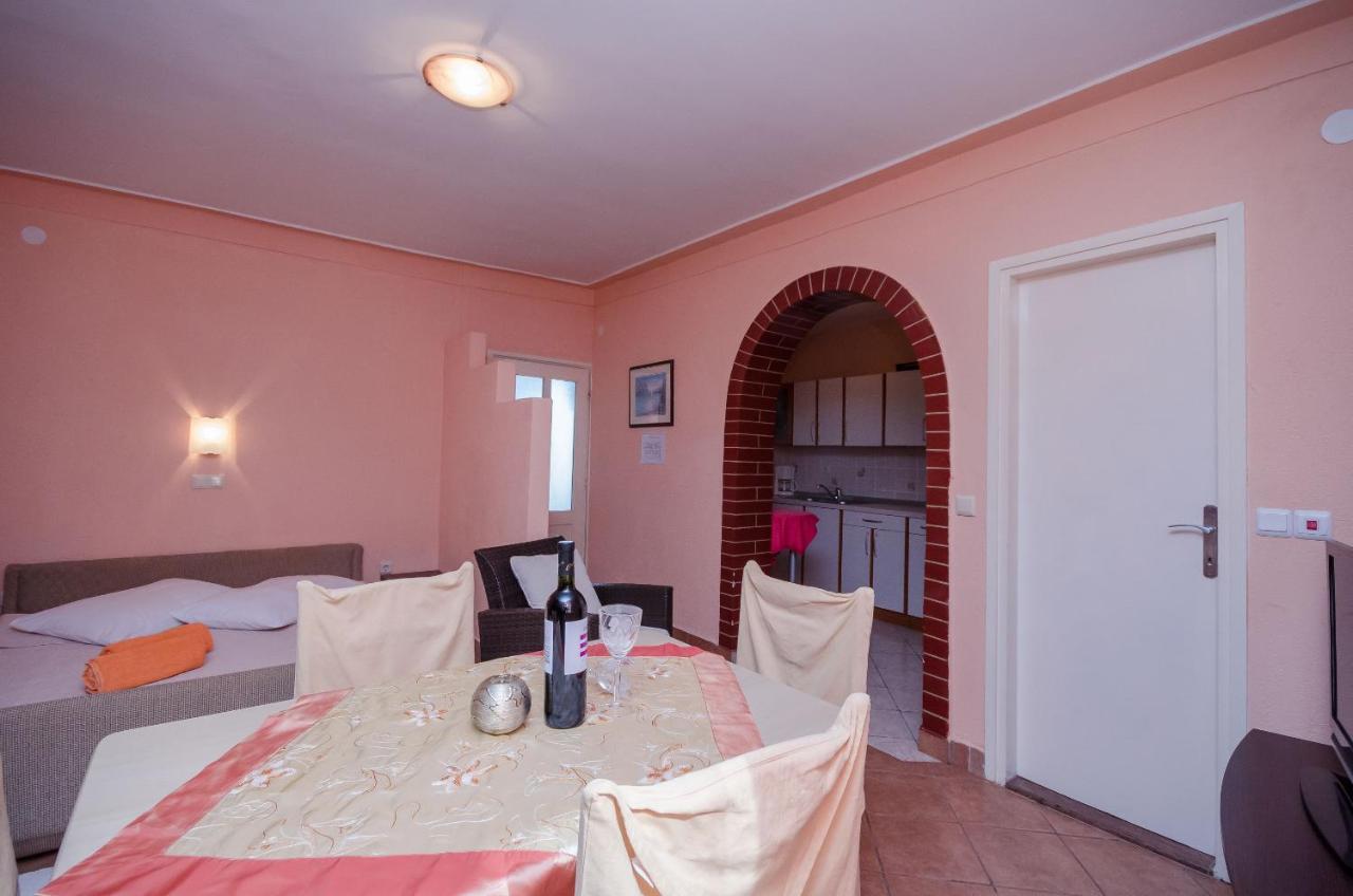 Apartments Helena Lopar Ngoại thất bức ảnh