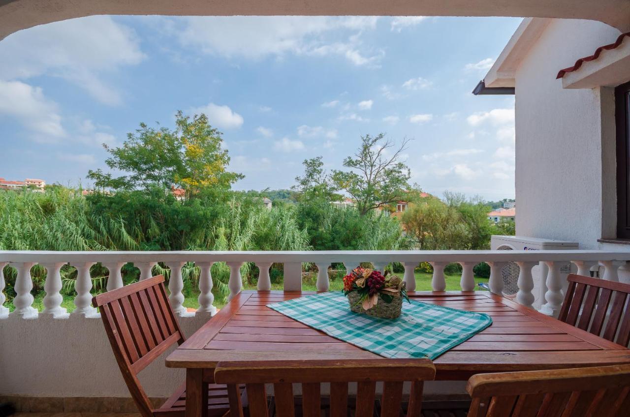 Apartments Helena Lopar Ngoại thất bức ảnh