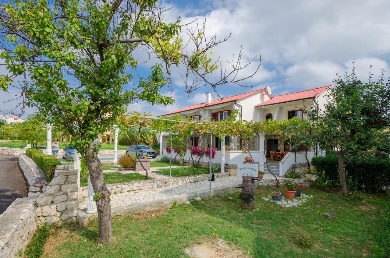 Apartments Helena Lopar Ngoại thất bức ảnh