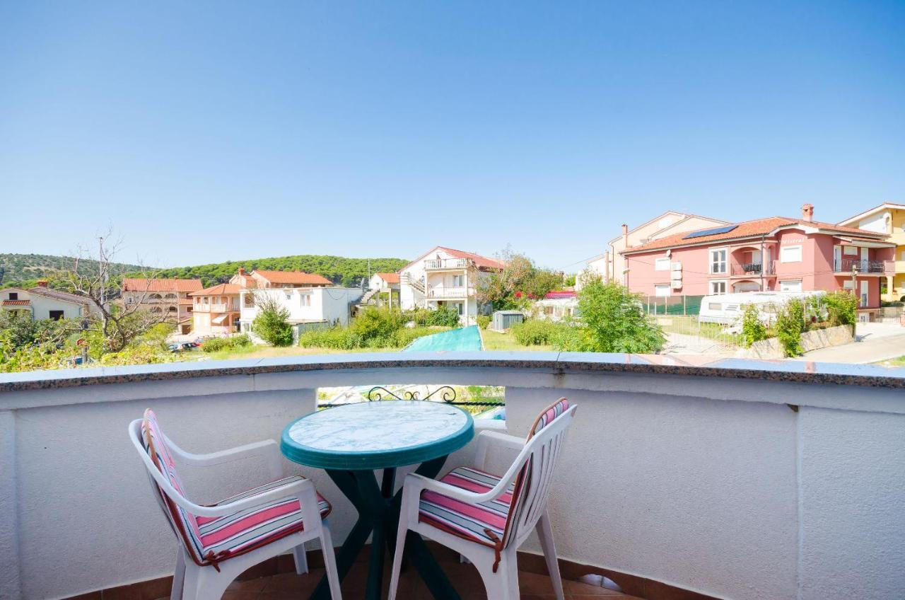Apartments Helena Lopar Ngoại thất bức ảnh
